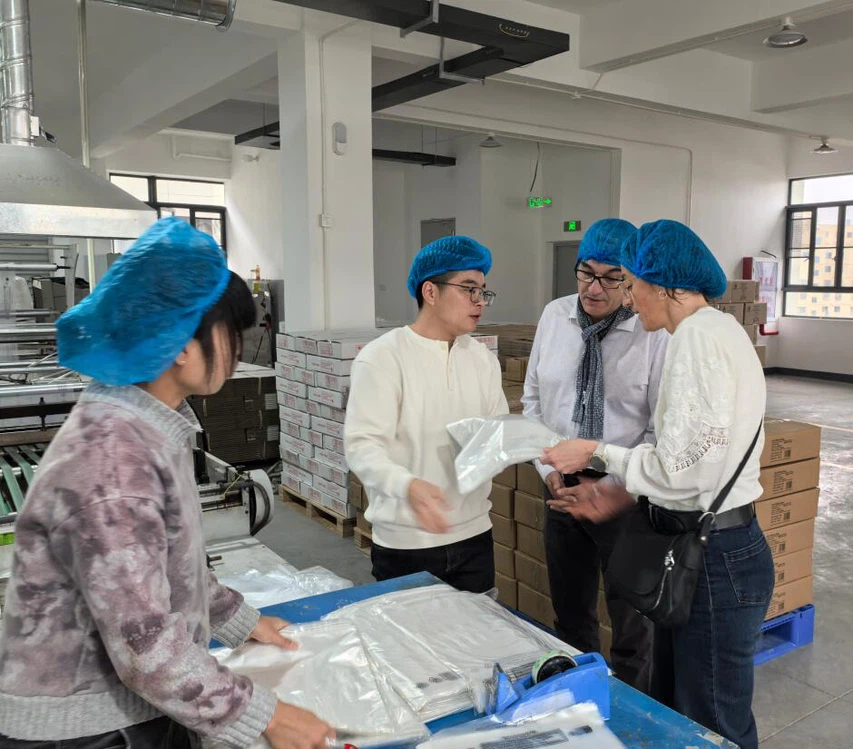 French customers visit the packaging bag factory French customers visit the packaging bag factory