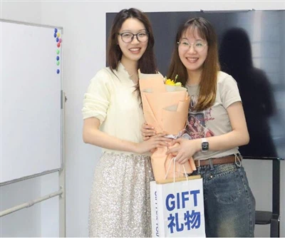 Sărbătorim cea de-a cincea aniversare de lucru a lui Cora